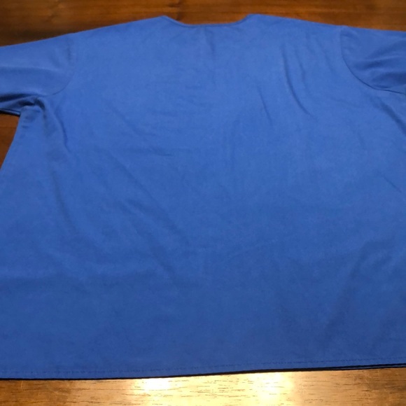 V Life Scrub Top Medium - Picture 15 of 15